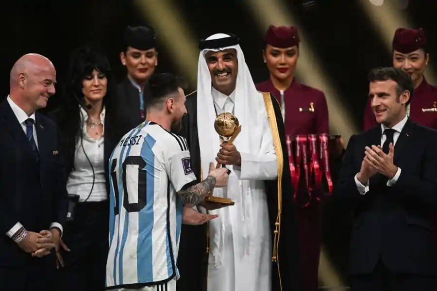 El emir de Qatar enamorado de Argentina: llegó con su yate al puerto de La Plata 