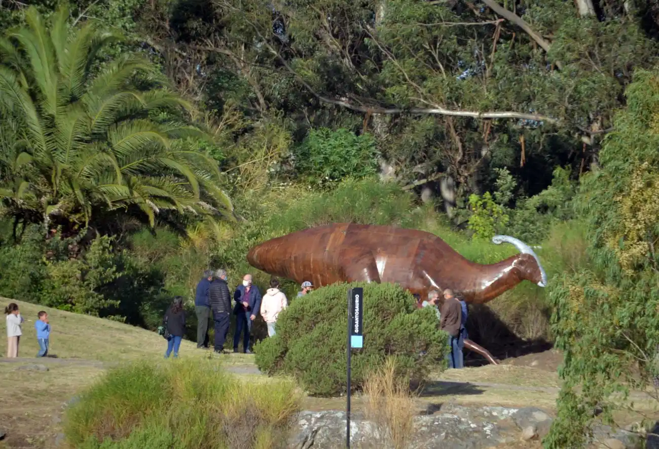 El Parque del Origen cuenta  con dos nuevos dinosaurios