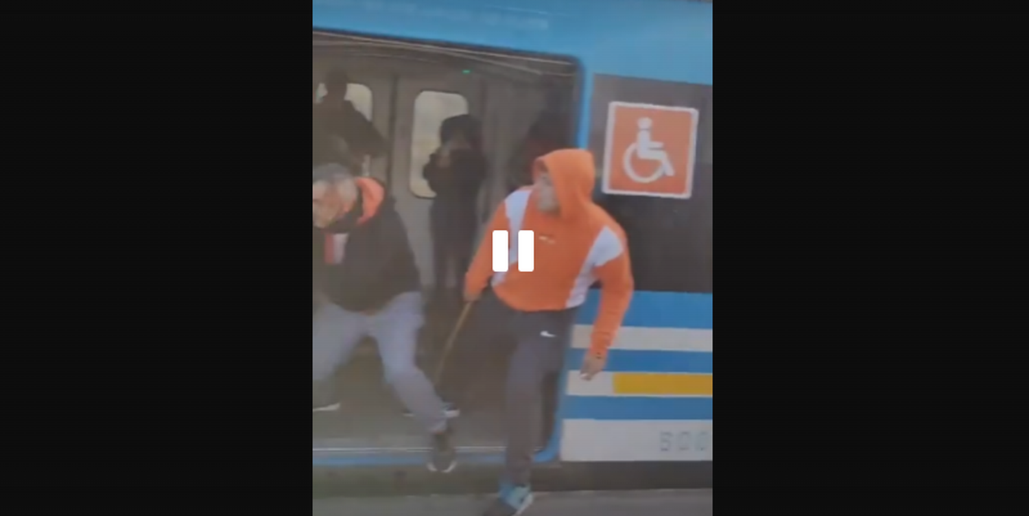 “Pegale un tiro a estos negros”: batalla campal en el tren Sarmiento- Estación Merlo, con palos, gomeras y 11 detenidos