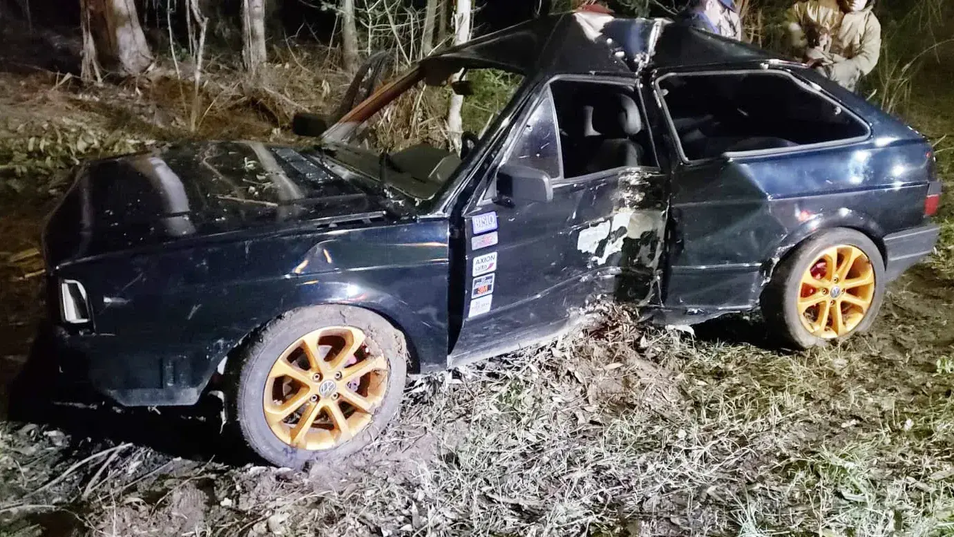Despiste y choque contra árboles en la zona de las termas del perilago