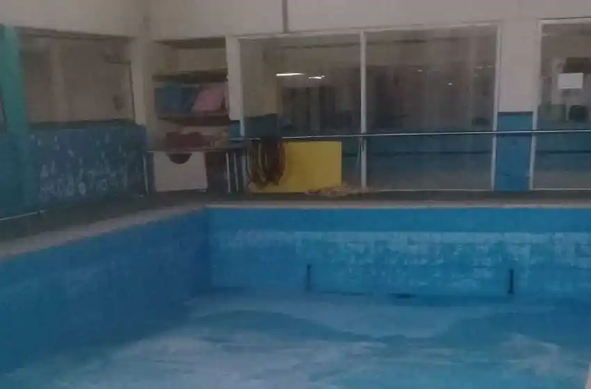 Volvieron a exigir la reapertura de la pileta cubierta del CEF N°1