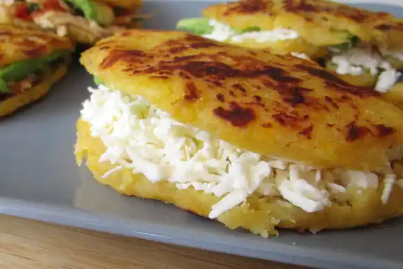 DELICIAS DORADAS: Arepas de plátano maduro y queso (+Video)