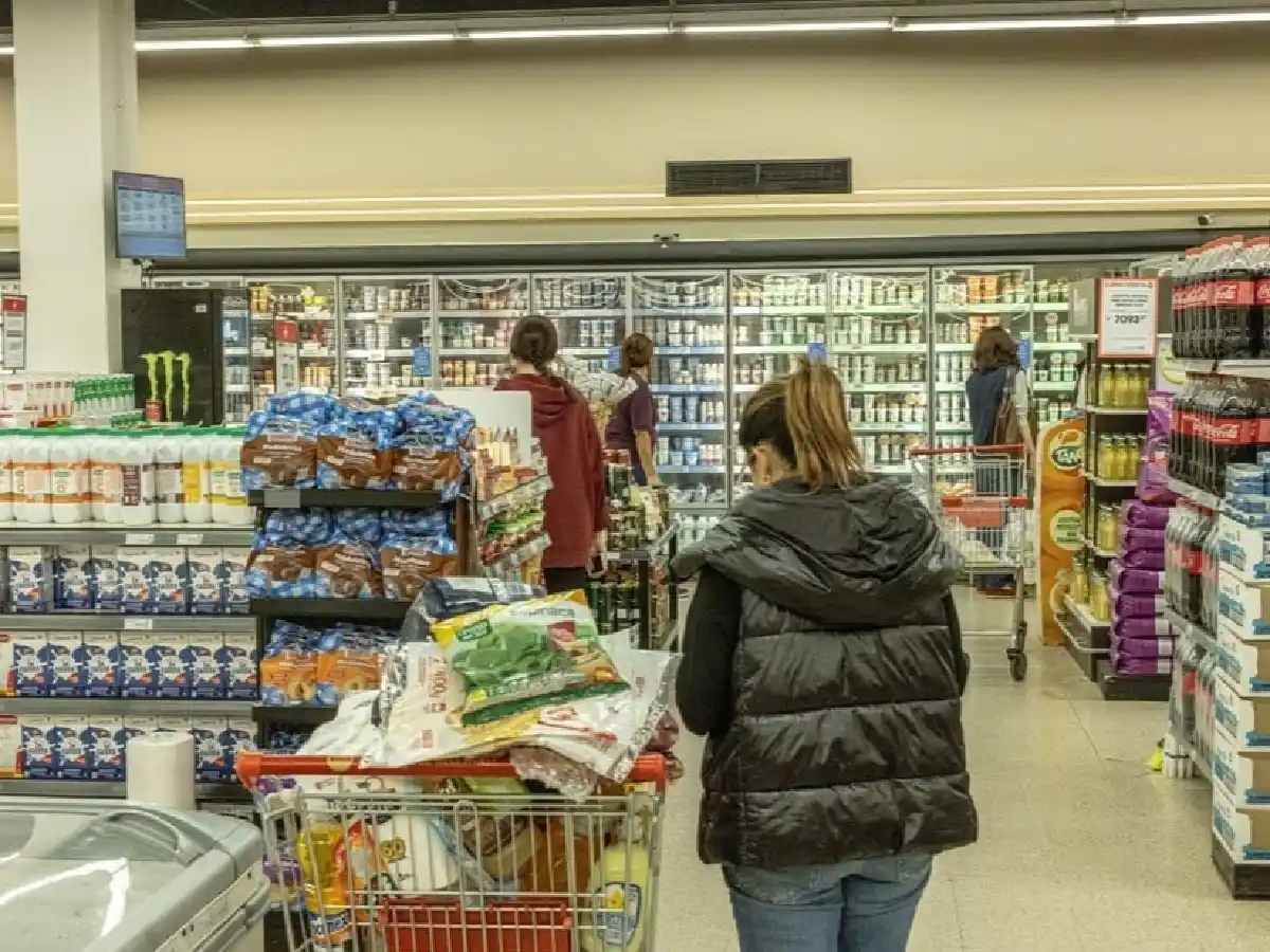 La canasta básica subió 7,2% en mayo y una familia necesita $217.000 para no ser pobre