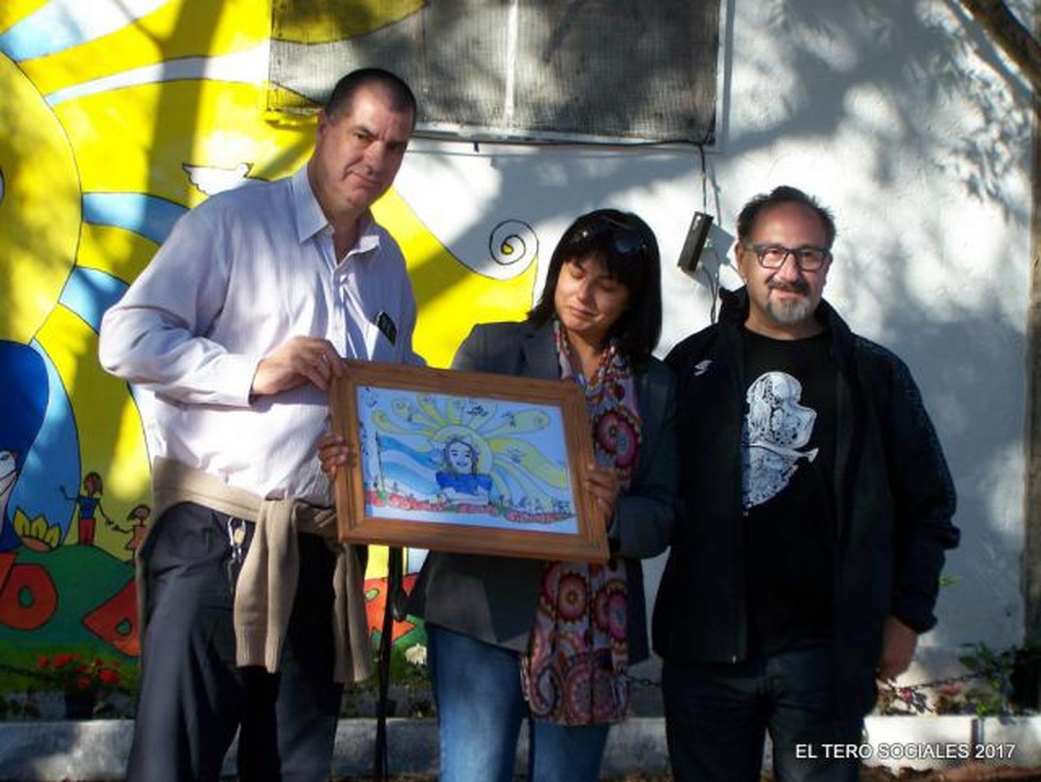 Julio Saldaña artista a cargo del Mural de Micaela García