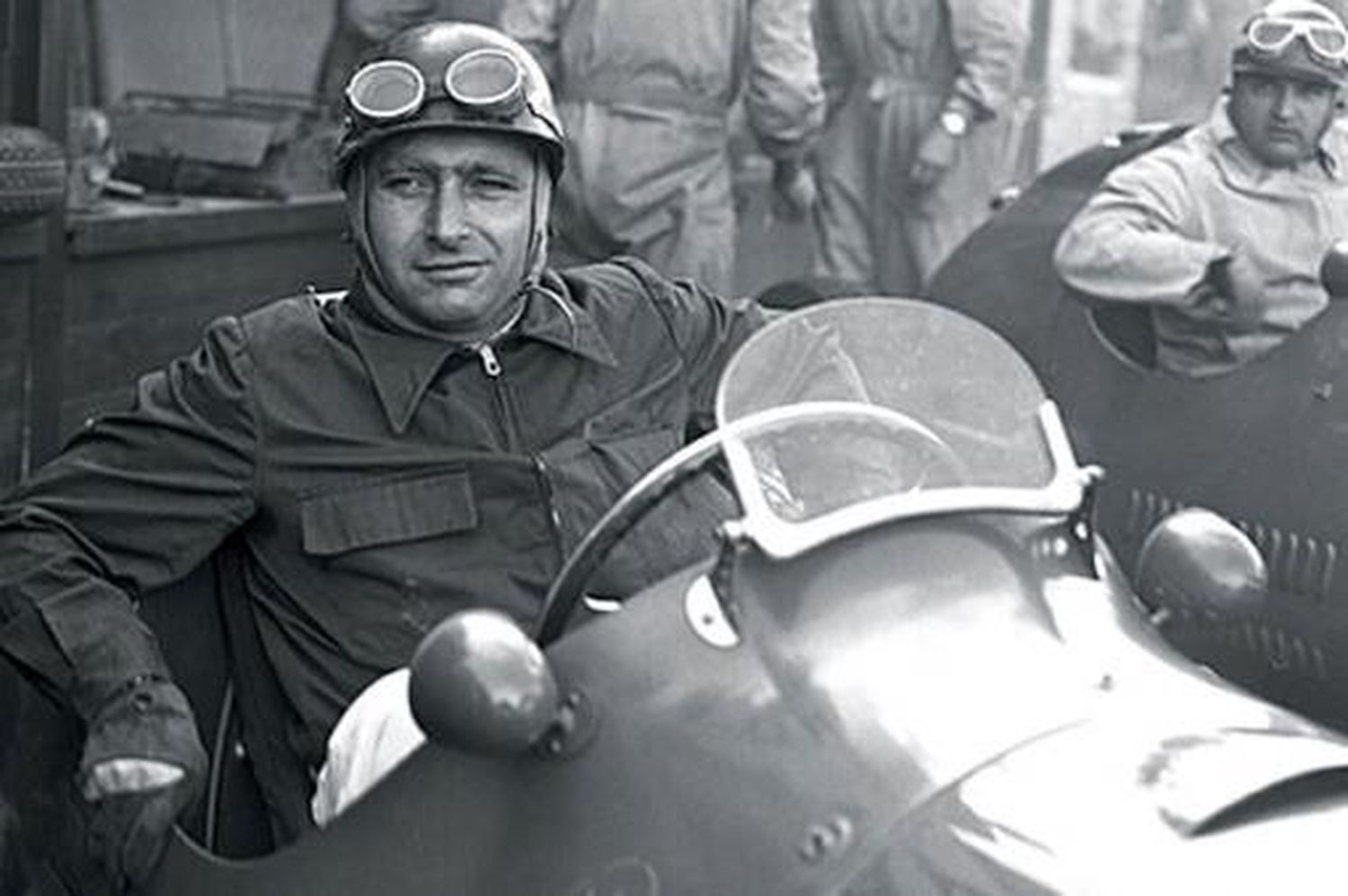 Exhumarán el cuerpo de Juan Manuel Fangio para extraerle ADN