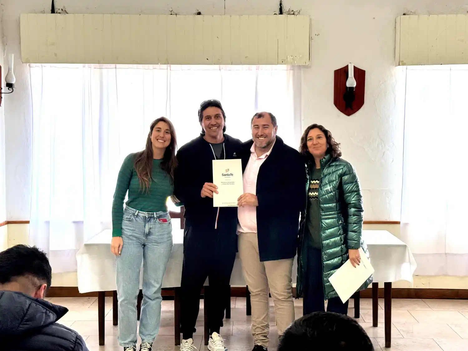 Leticia Di Gregorio en la entrega de aportes a clubes de la región.