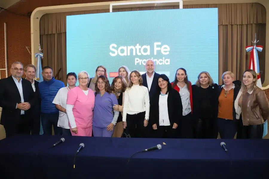 Perotti en el acto de apertura de sobres con ofertas para la ampliación del hospital “Almicar Gorosito” de la mencionada localidad. La obra, que cuenta con un presupuesto oficial de $1.590.022.666,77,