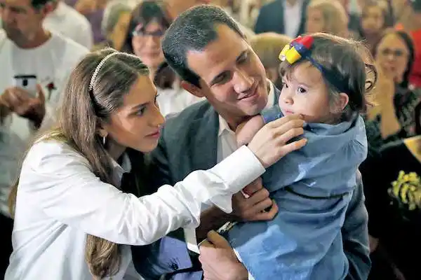 Guaidó por el Día del Padre: “Celebro que sigan luchando por la democracia de Venezuela”