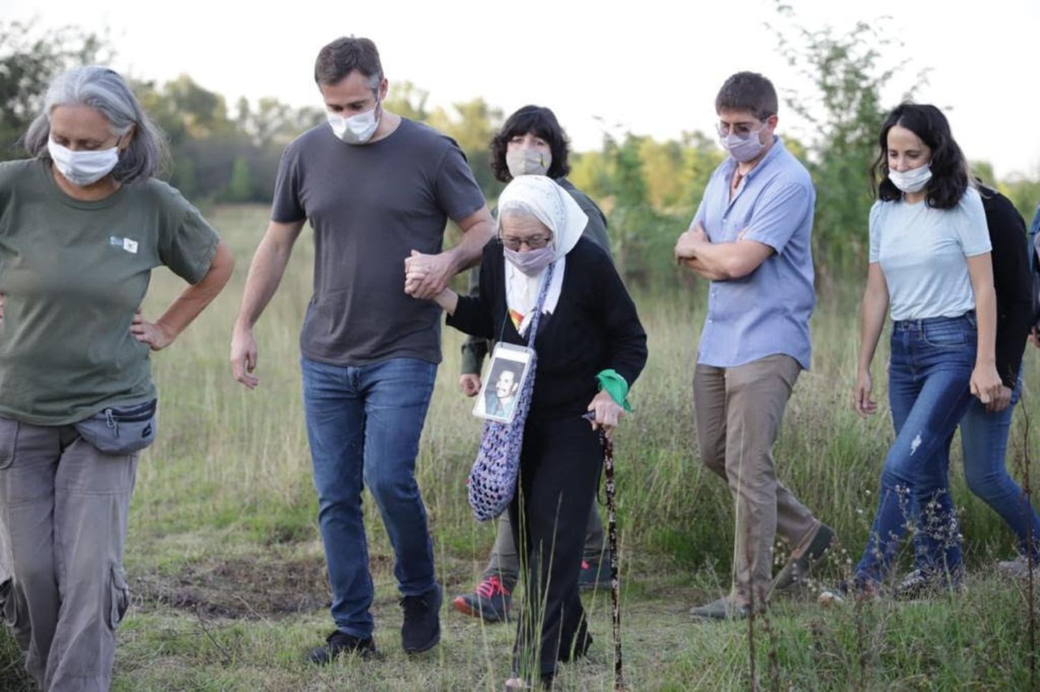 Pilar: Achával y Nora Cortiñas plantaron árboles por la Memoria en la Reserva