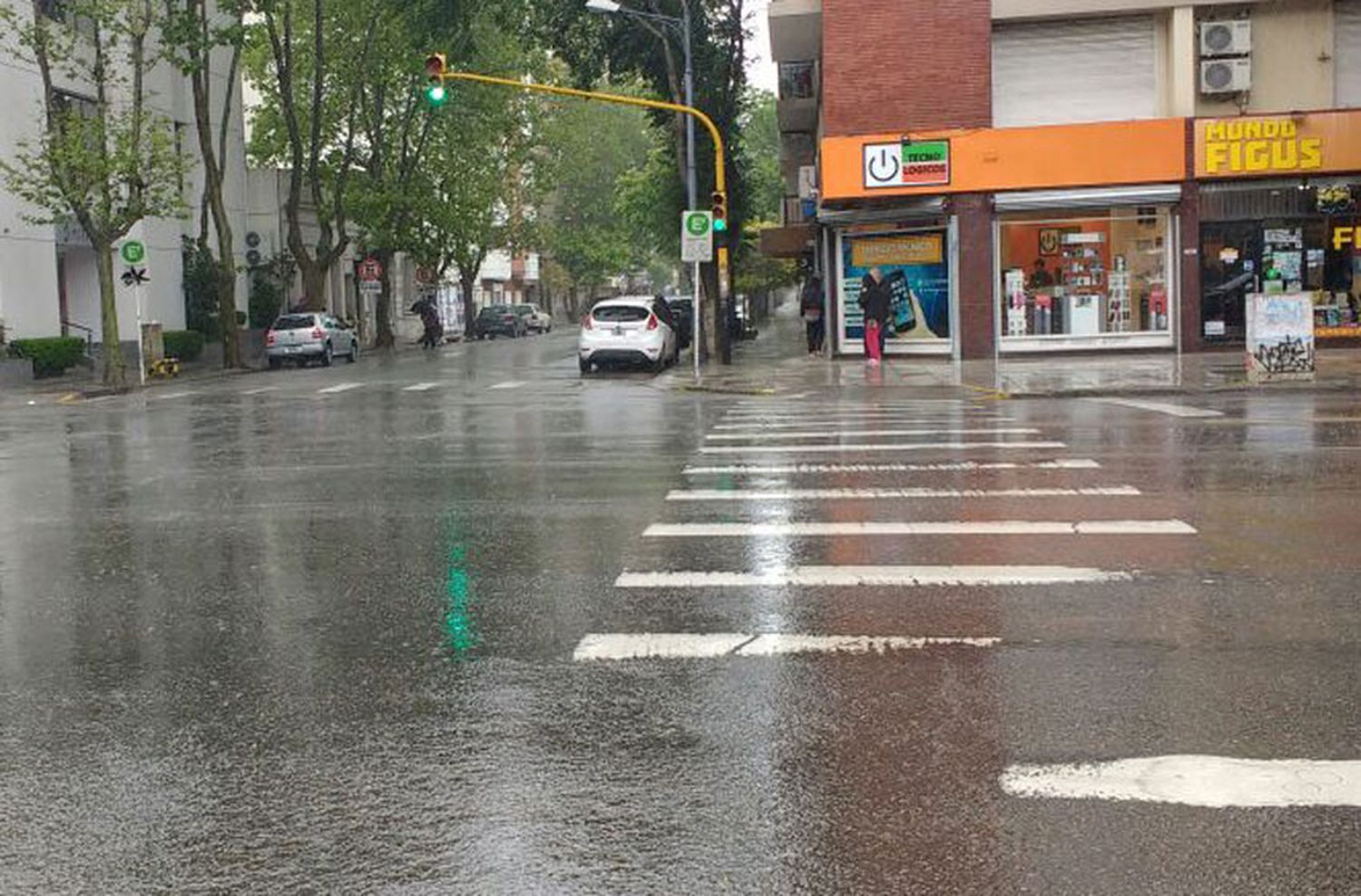 La lluvia y el viento permanecerán este lunes