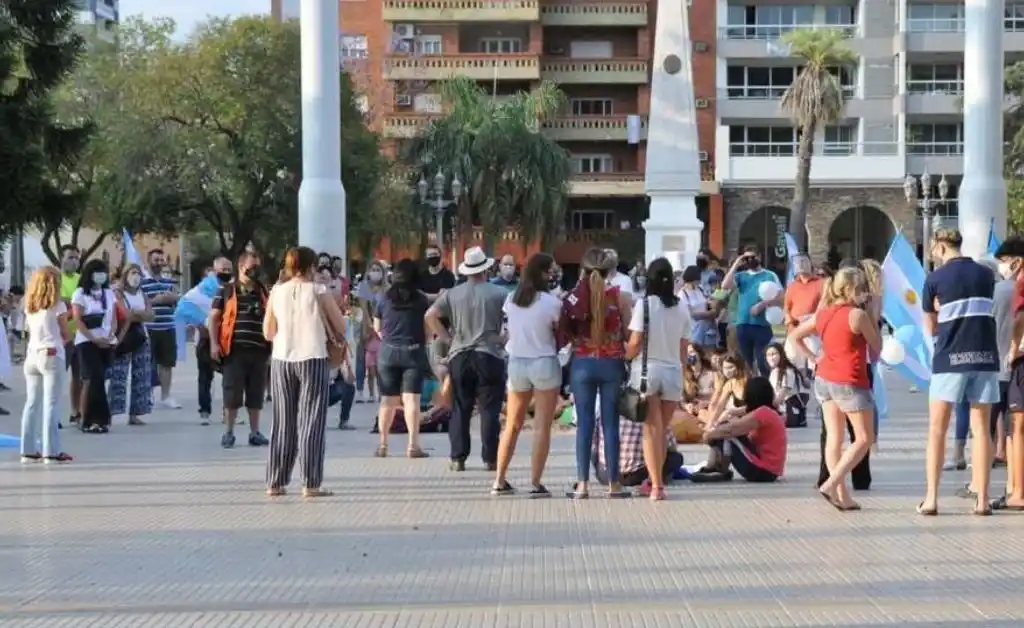 Manifestación por la vuelta a clases en Rosario y Santa Fe