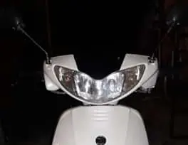 Estacionó la moto y en 5 minutos se la robaron