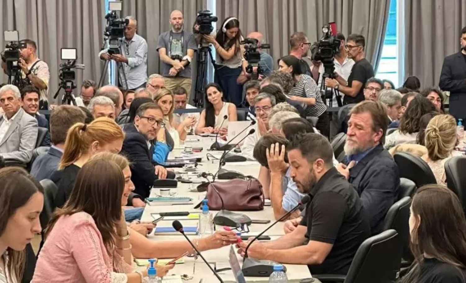 "¿Qué es Sturzenegger? ¿Otro fantasma como Conan?" Fuertes cruces en el debate de comisiones por la Ley Ómnibus