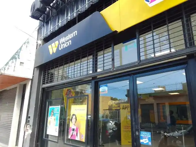 Delincuentes cortaron la luz de un negocio y se llevaron cerca de 100 millones de pesos en Echesortu