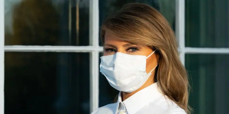 Contraria a Trump, Melania promueve en Twitter el uso del tapabocas