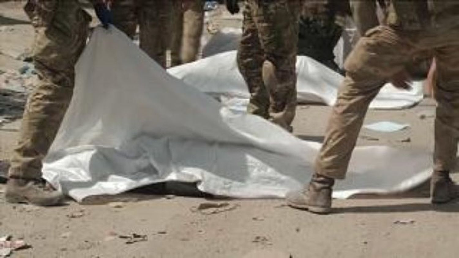 UNA REALIDAD QUE ESTREMECE: mueren siete personas, entre ellos un niño, en una estampida en el aeropuerto de Kabul