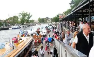 Protesta en río Tigre en rechazo al aumento del boleto de lanchas de pasajeros