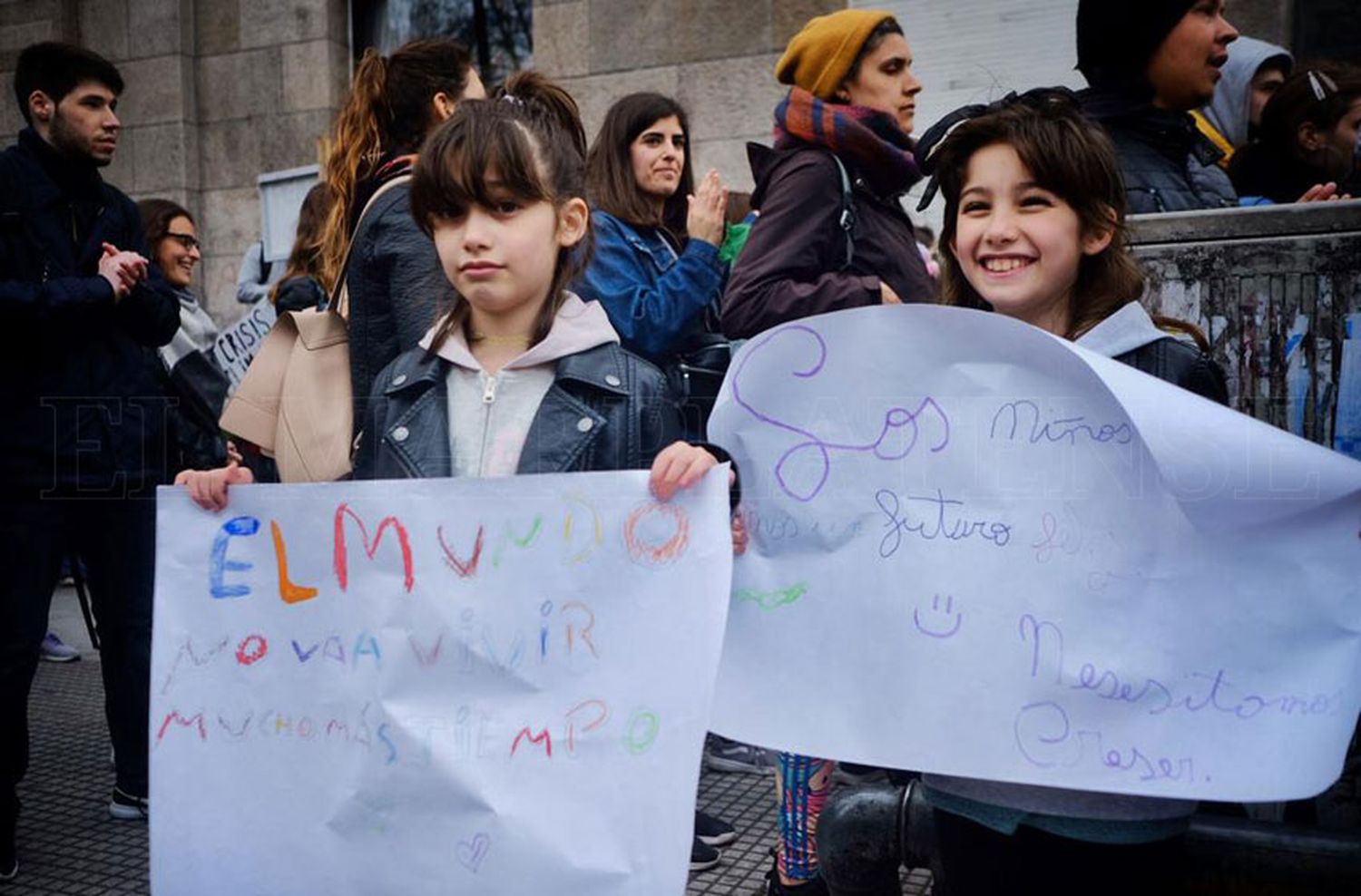 "Están consumiendo mi futuro": Mar del Plata marchó por la crisis climática