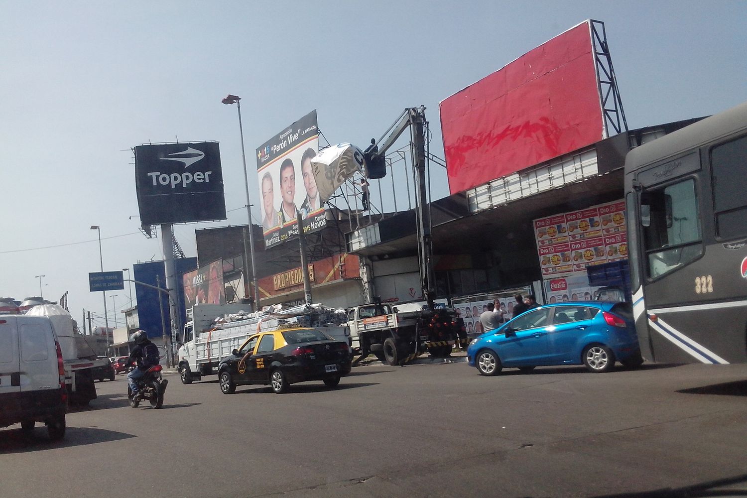 Publicistas denuncian presión de Espinoza en La Matanza: Roban carteles del Frente Renovador