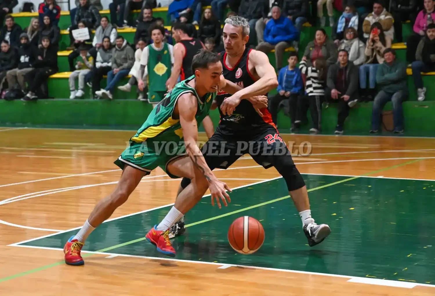 Pérez Vázquez de Costa Sud busca atacar la pintura ante la marca de Agustín Apreda de Huracán de Necochea