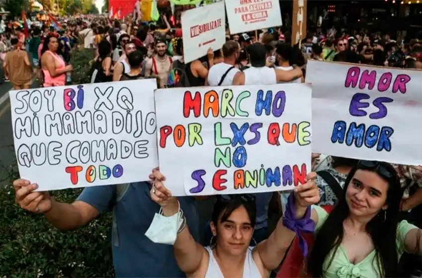 Miles de personas se movilizaron por la Marcha del Orgullo en Rosario