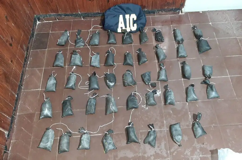 Hallaron un misterioso polvo gris tras un accidente de tránsito en la Ruta 1