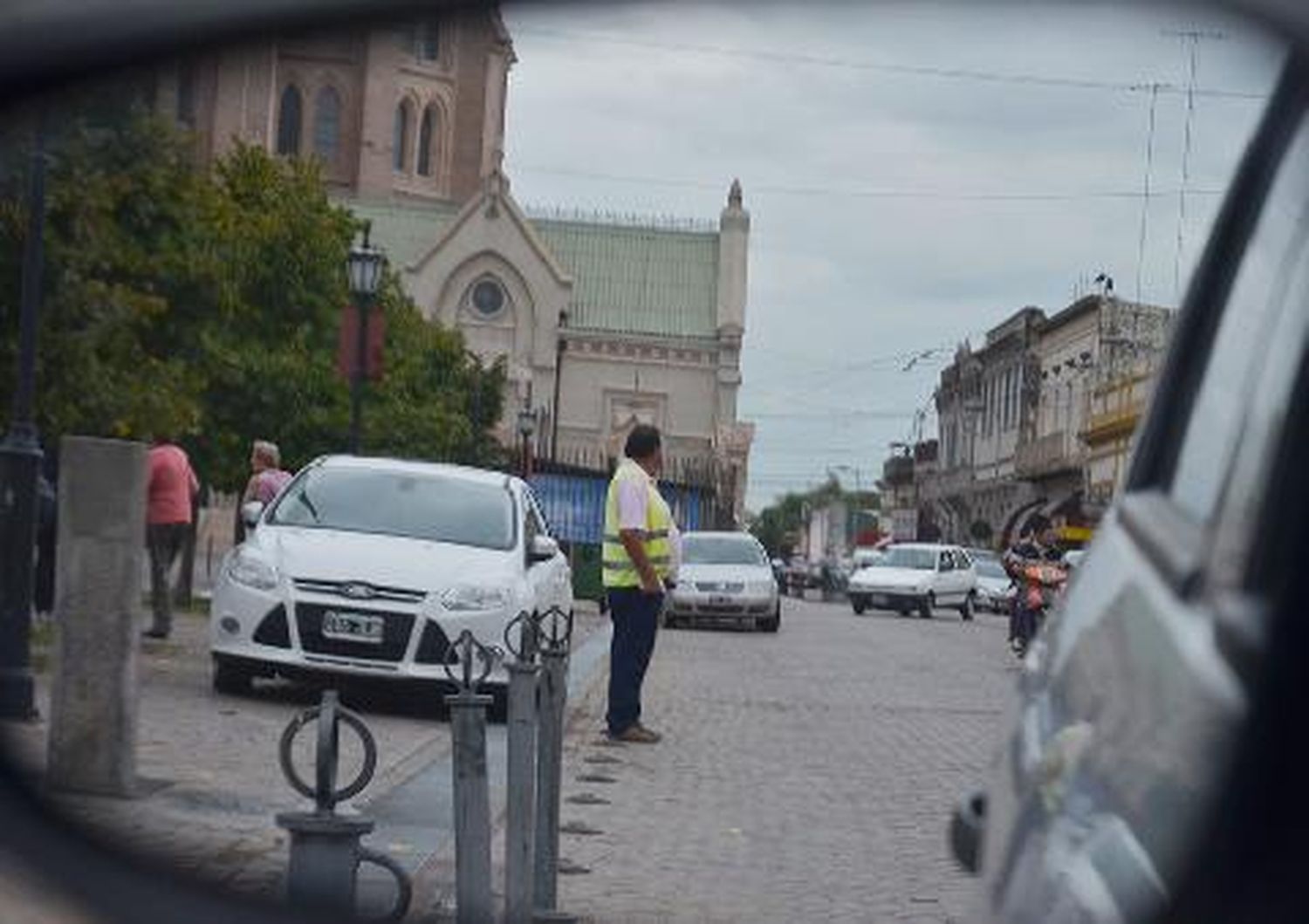 Polémica en Luján: De "trapitos" a "Asociación de Cuidadores de Coches"