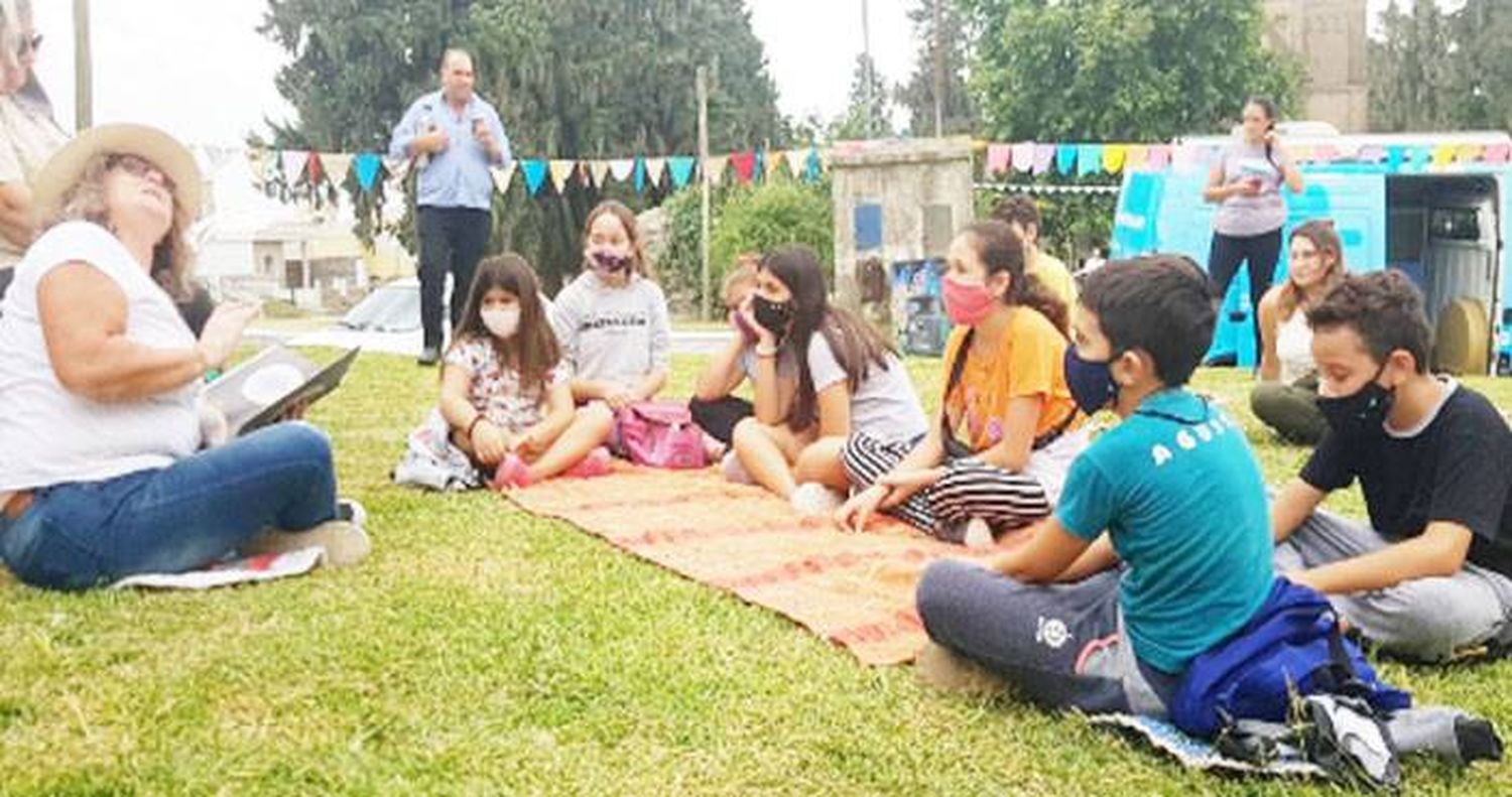 El Bibliomóvil promociona la lectura en distintas ciudades entrerrianas