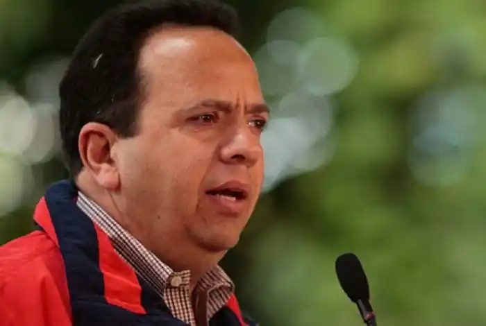 OTRO QUE SE VA: renuncia gobernador de Aragua, Rodolfo Marco Torres