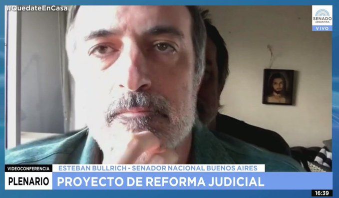 Esteban Bullrich tiene un "doble" para ausentarse del Zoom del Senado: Qué respondió el senador ante la lluvia de memes