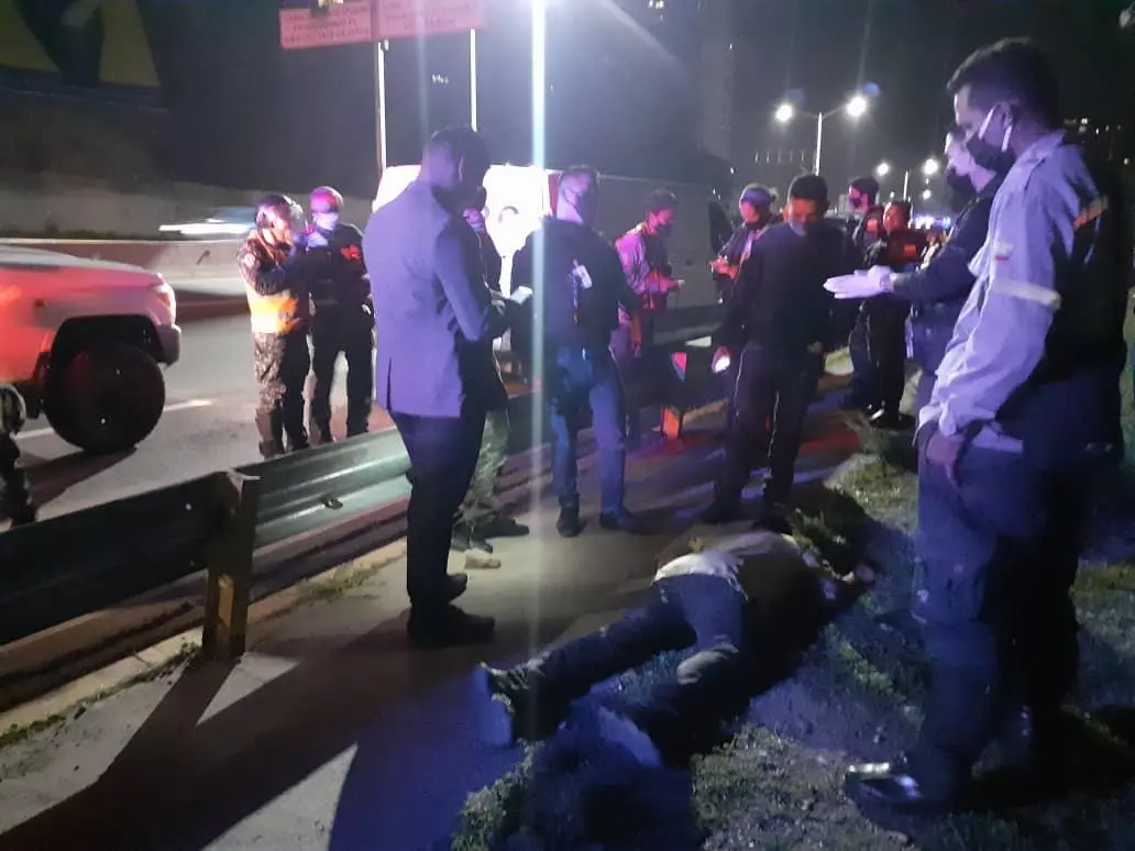 Encuentran cadáver de un funcionario de la PNB en la autopista Prados del Este