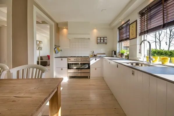Guía para limpiar tu cocina a fondo y dejarla reluciente