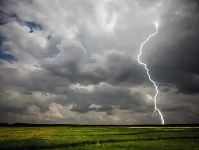 Tragedia en el campo: un capataz murió tras ser alcanzado por un rayo en Corrientes