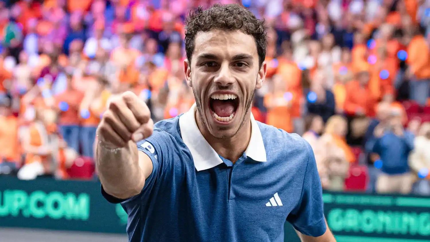 Festejo. De Francisco Cerúndolo, tras su triunfo para poner a Argentina 2-0 en la Copa Davis