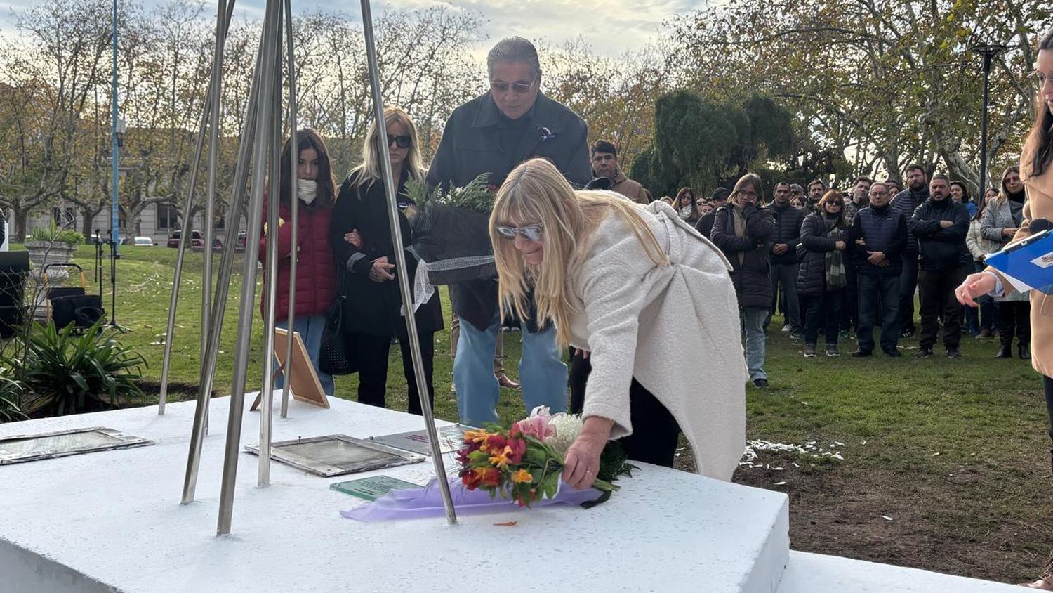 Familias y amigos de la víctima de femicidio organizaron el homenaje