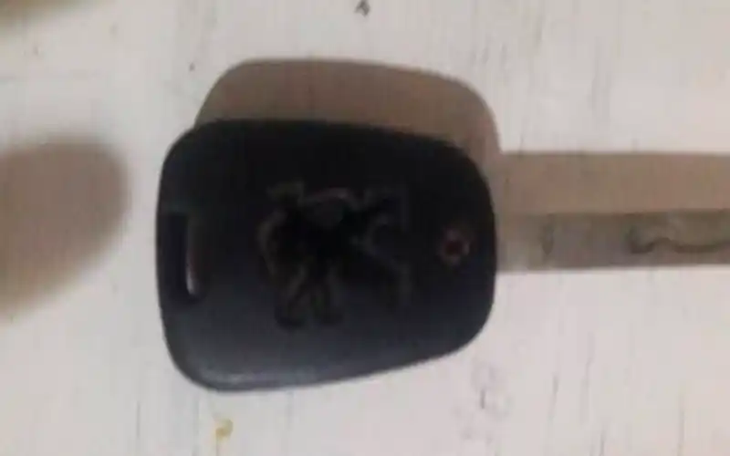 Buscan llave de Peugeot y ofrecen recompensa