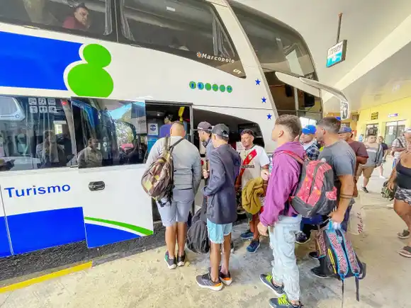 Finalizó la inscripción para el transporte de trabajadores frutícolas a Río Negro y Neuquén