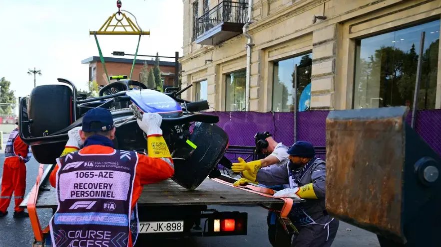 Video: Franco Colapinto chocó su Williams contra el muro en la primera práctica del GP de Azerbaiyán