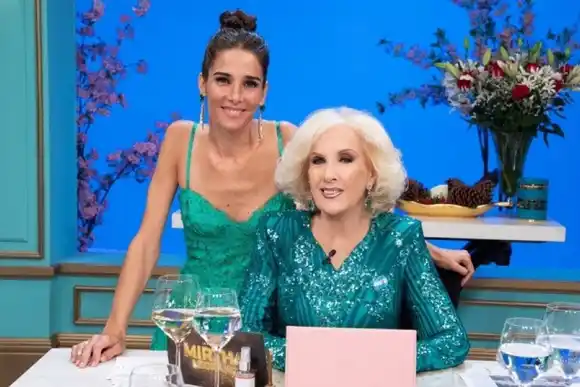 Dos mesazas para el fin de año: quiénes serán los invitados de Mirtha Legrand y Juana Viale