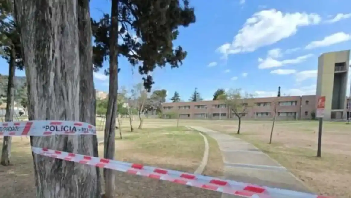 El espacio verde se encuentra en la esquina de Azopardo y Kant de la localidad cordobesa.