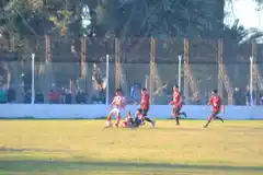 Barrio Norte se impuso en un partido caliente y sigue  firme en la cima