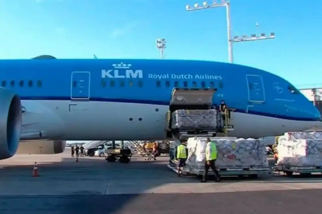 Llegan más de un millón de vacunas Sinopharm y AstraZeneca