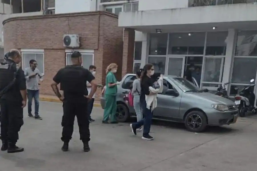 Bienvenida anticipada: una bebé nació en un taxi camino al hospital de San Lorenzo