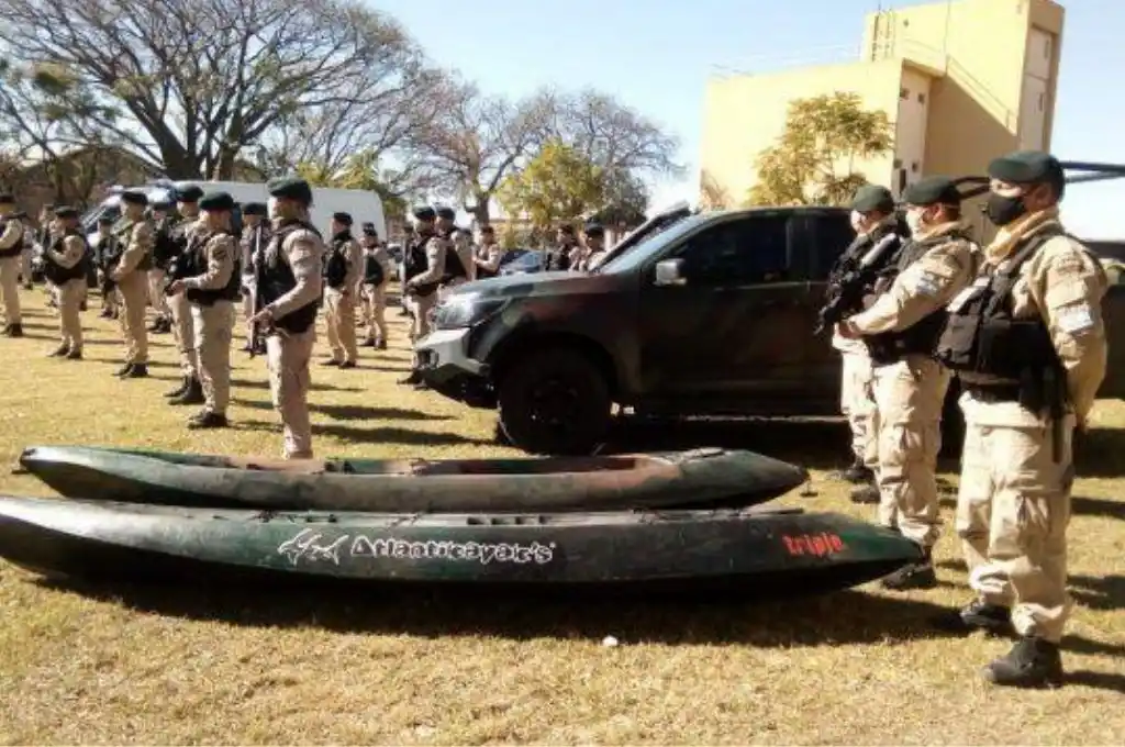 Incendios en las islas: una dotación del grupo “Albatros” llegó a Rosario