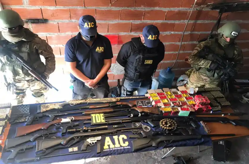Desbaratan una banda que vendía armas y municiones y detienen a dos policías
