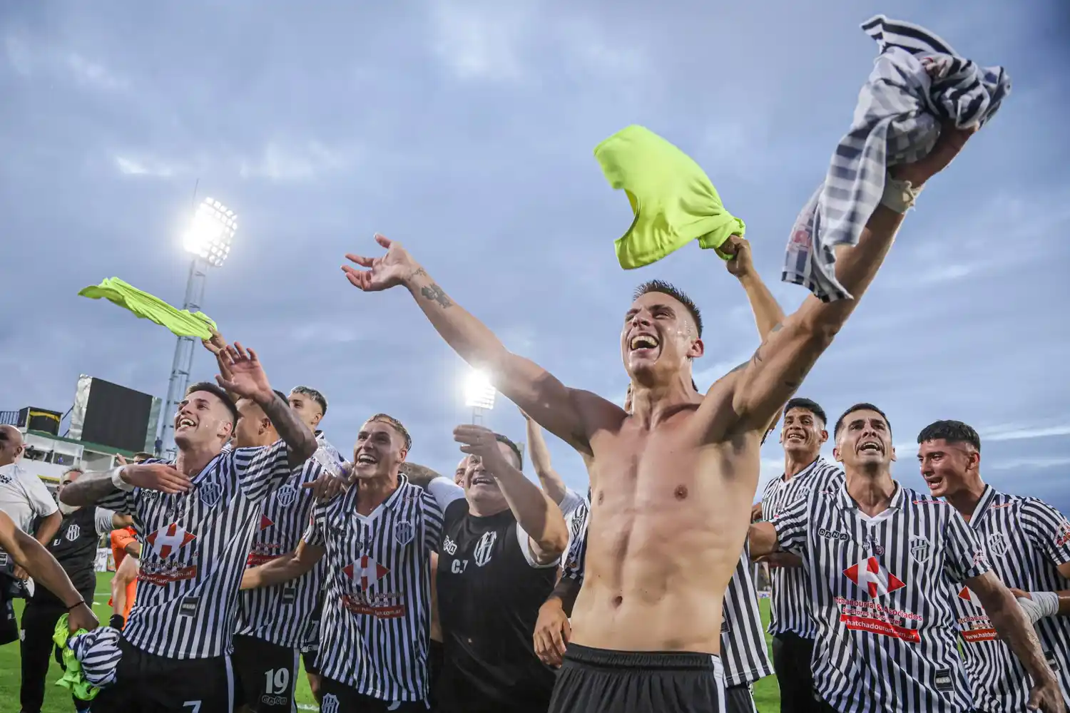 La algarabía fue toda de El Porvenir.