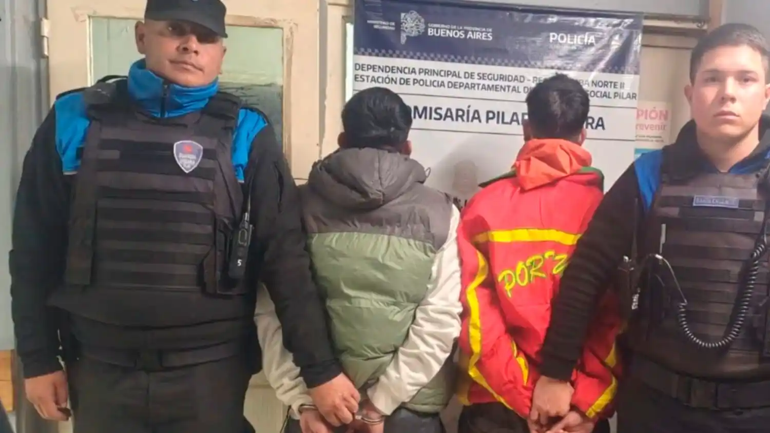 Los acusados fueron trasladados a una comisaría.