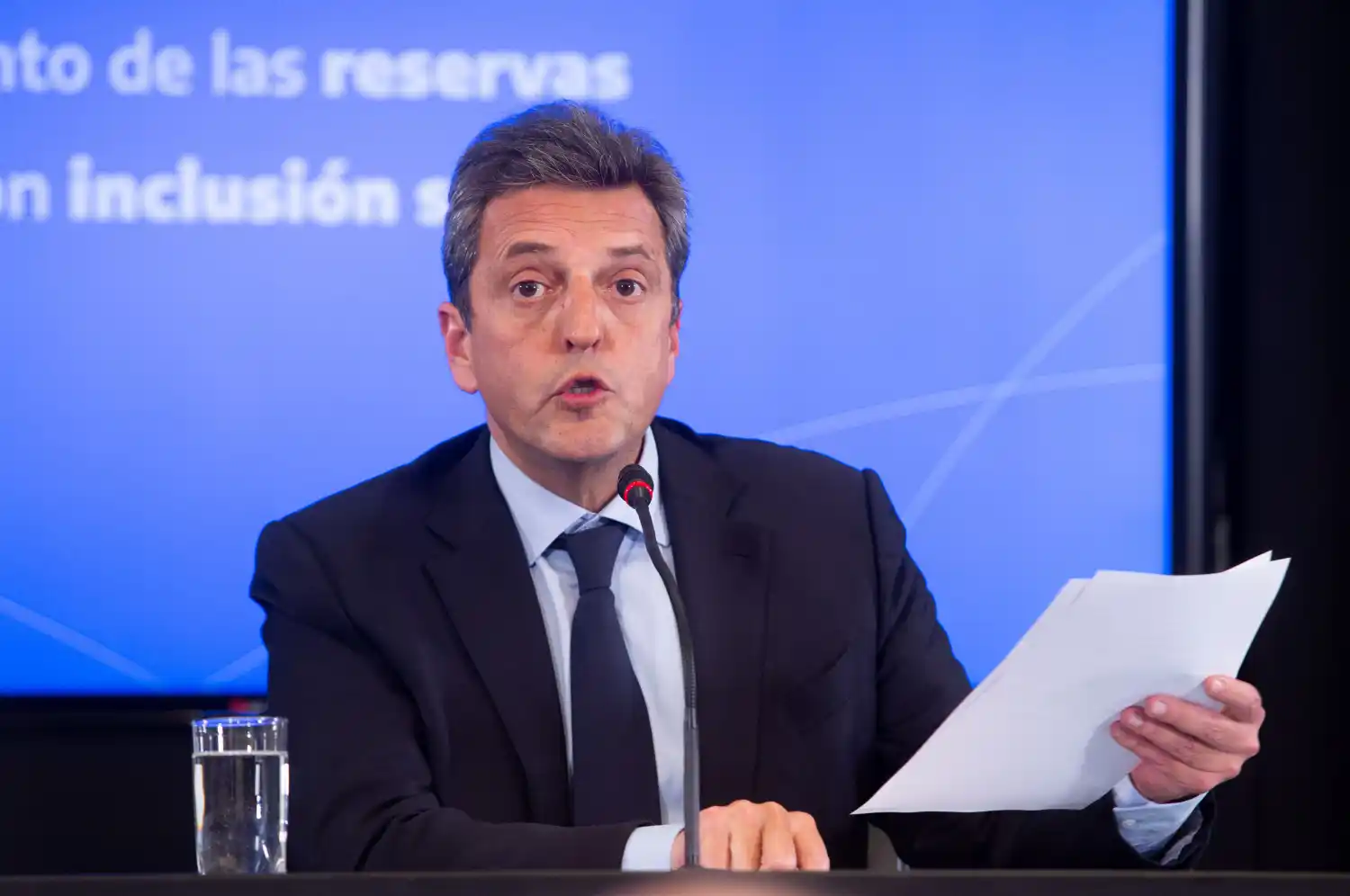 Aumento de los servicios: La semana próxima se anunciará el nuevo esquema tarifario por regiones para agua, luz y gas