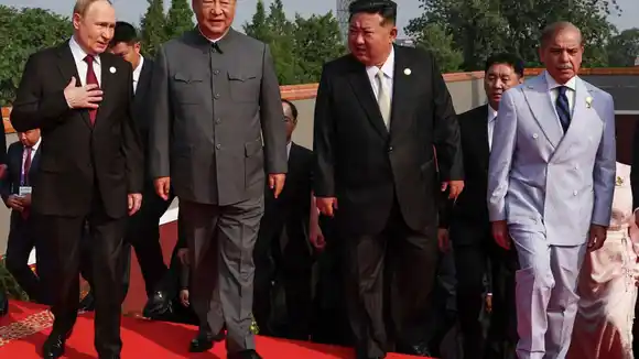 La UE califica como un desafío al orden internacional el encuentro de Xi, Putin y Kim