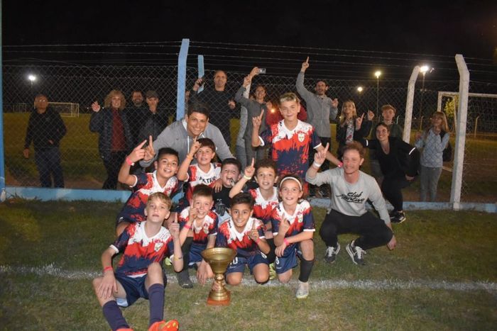 Los equipos campeones del Torneo.